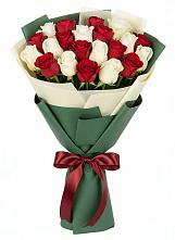 Букет Микс из красных и белых роз в Тоншалово