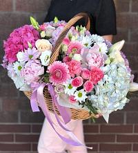 Композиция солнечный день в Тоншалово Цветочная композиция из Розы, Хризантемы, Пионы и Лизиантусы в корзине в Тоншалово